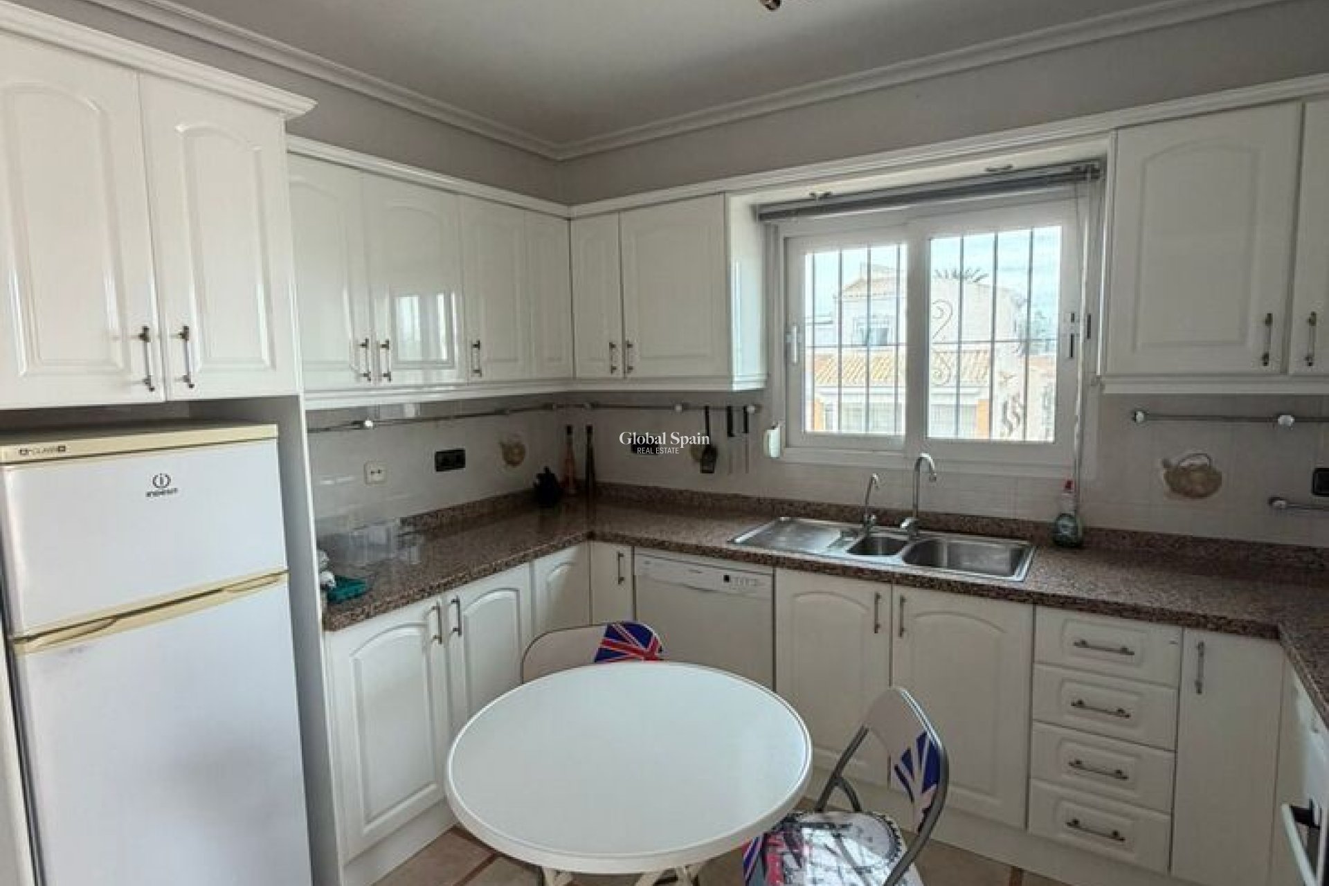 Resale - VILLA -
PLAYA FLAMENCA - Costa Blanca
