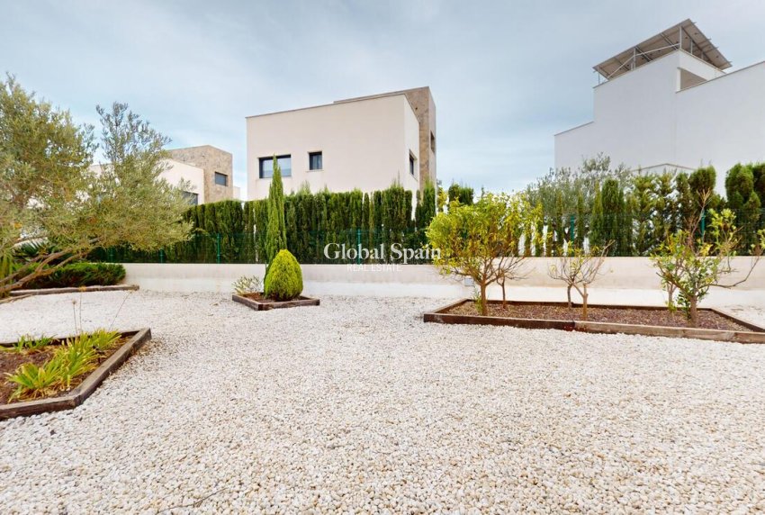 Resale - VILLA -
PLAYA HONDA - Costa Calida