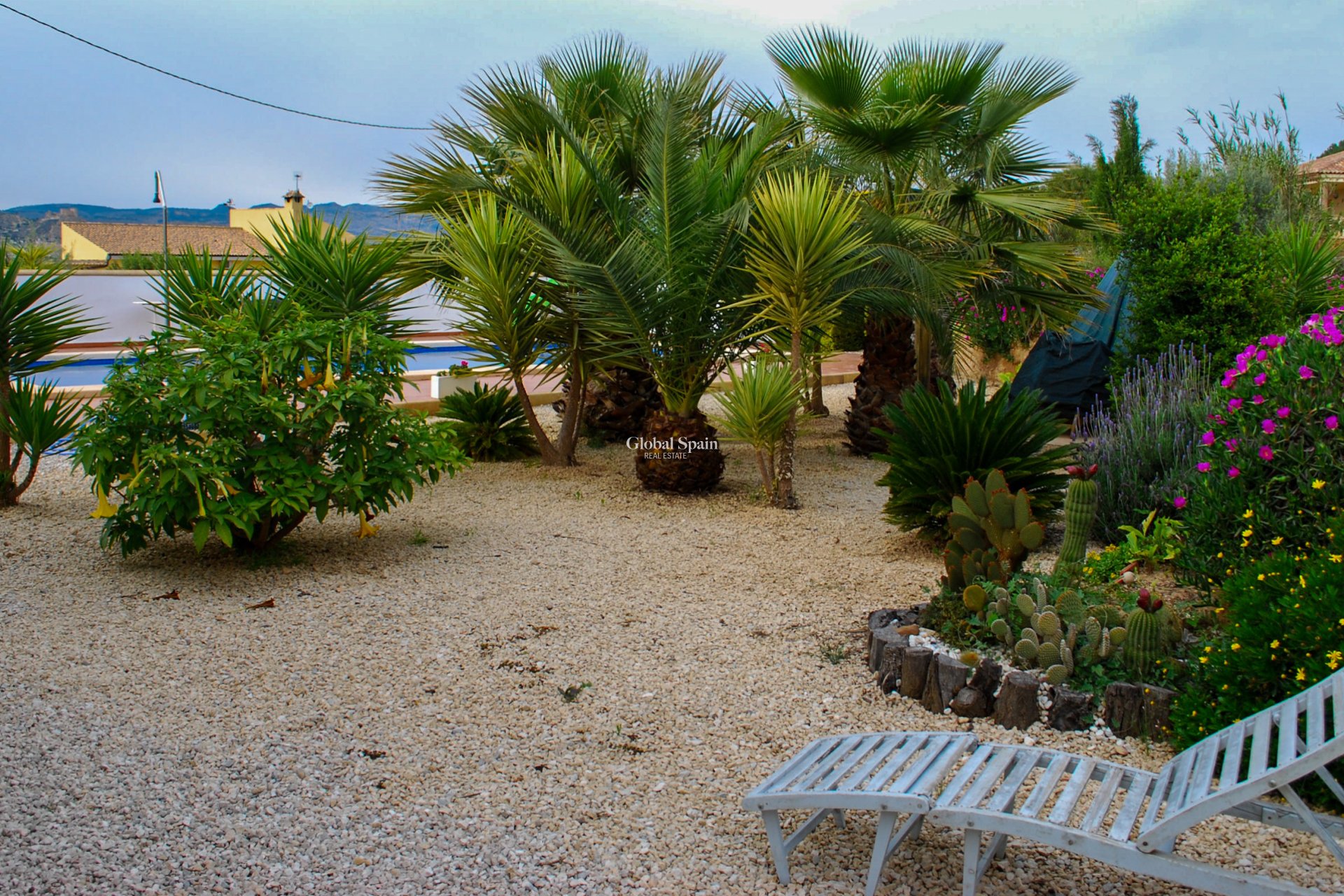 Resale - VILLA -
PLIEGO - Inland