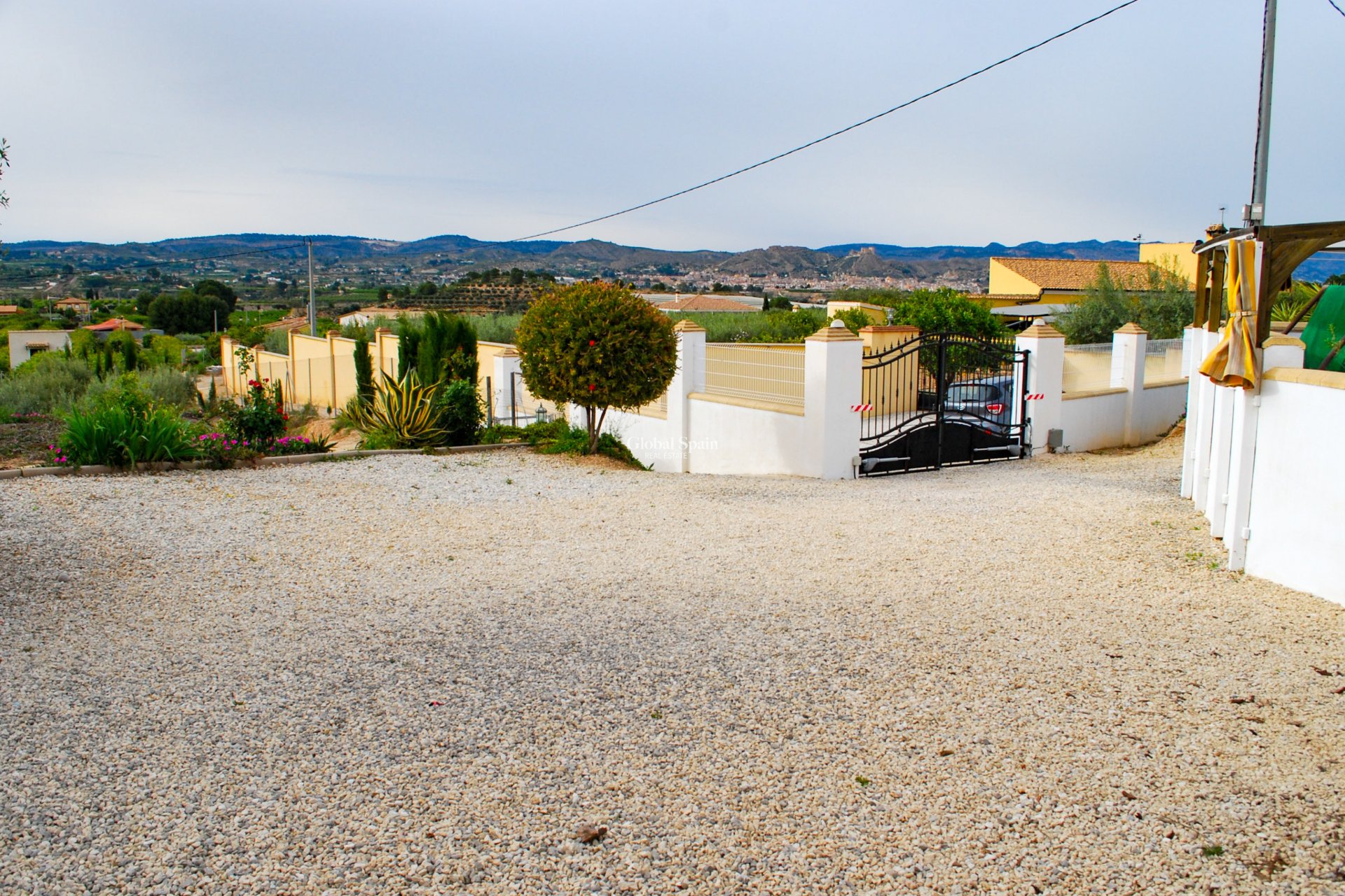 Resale - VILLA -
PLIEGO - Inland