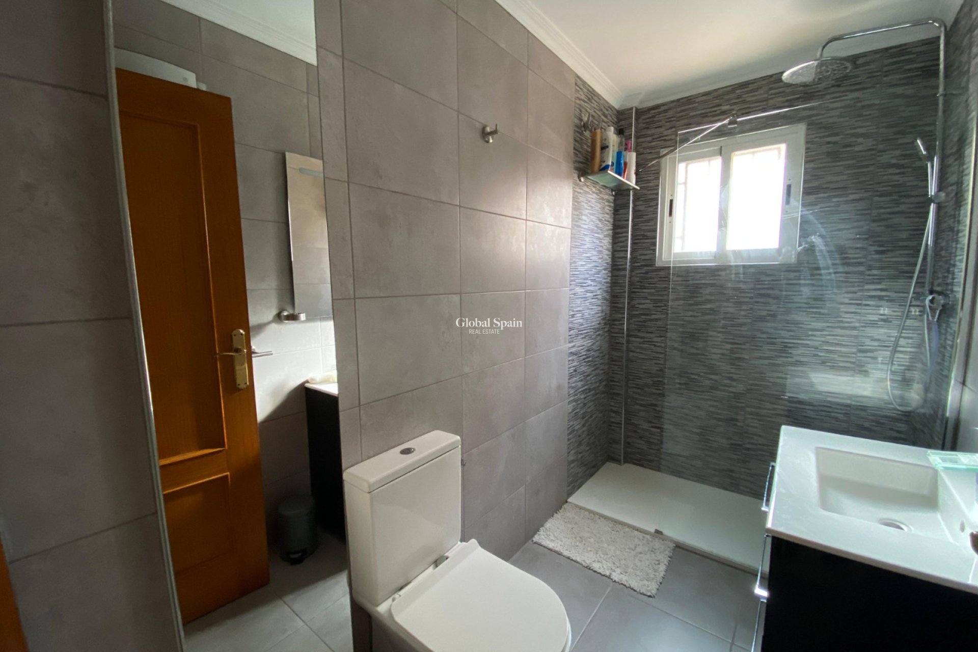 Resale - VILLA -
POLOP - Alberca