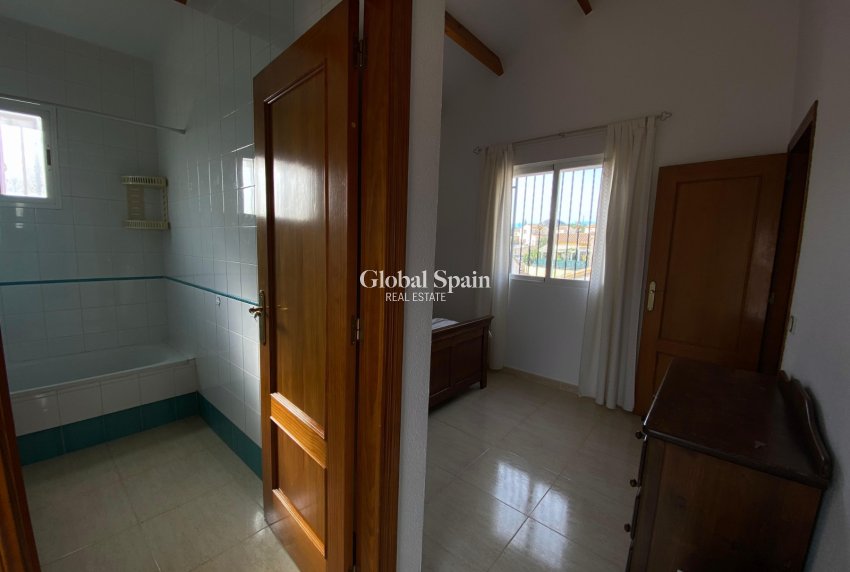 Resale - VILLA -
POLOP - Alberca