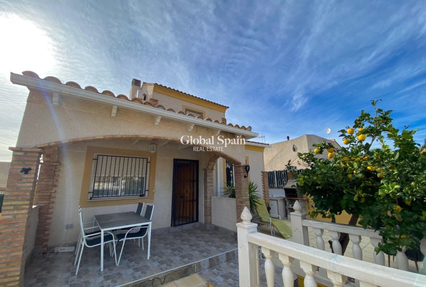 Resale - VILLA -
POLOP - Alberca