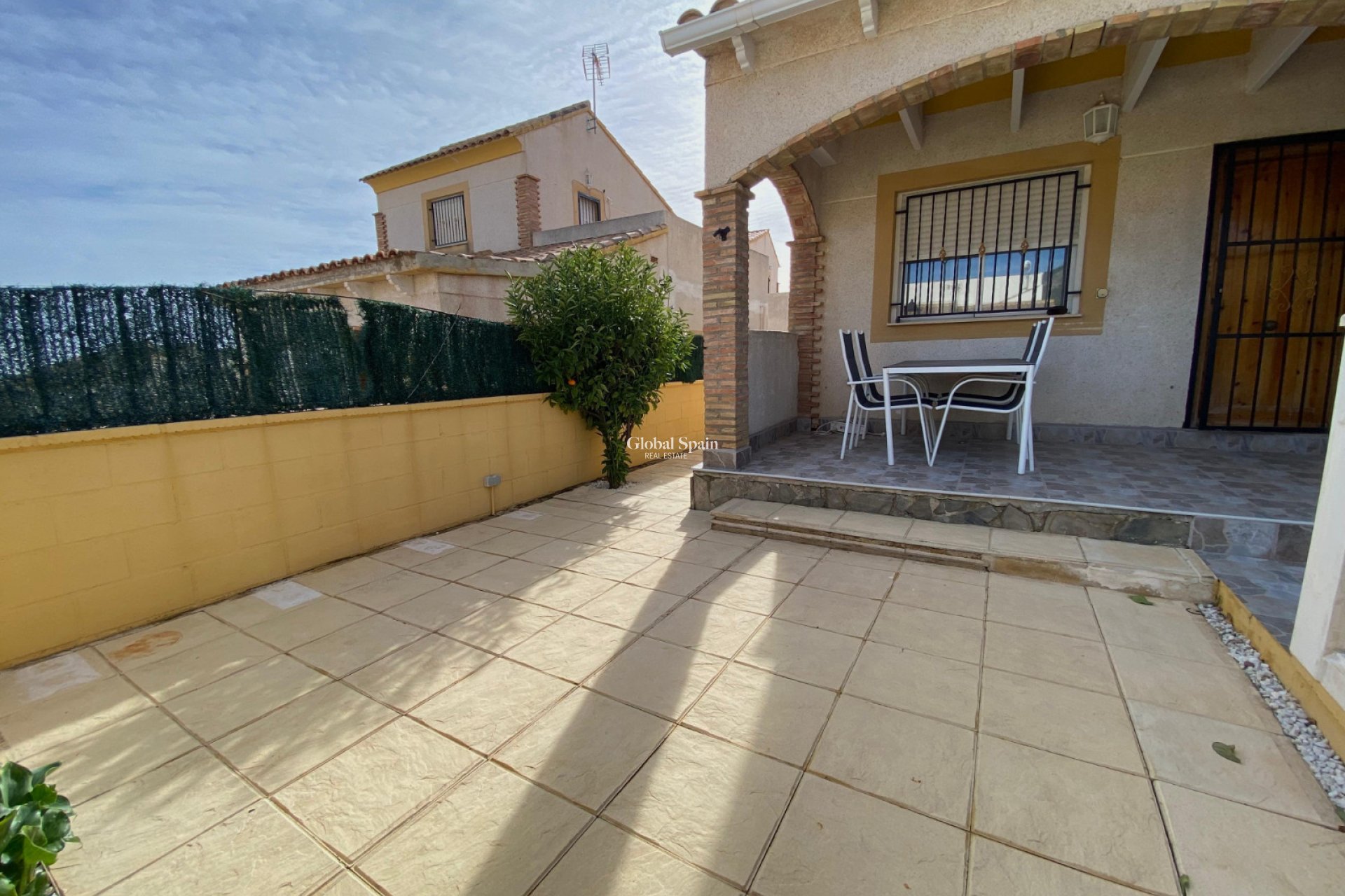 Resale - VILLA -
POLOP - Alberca