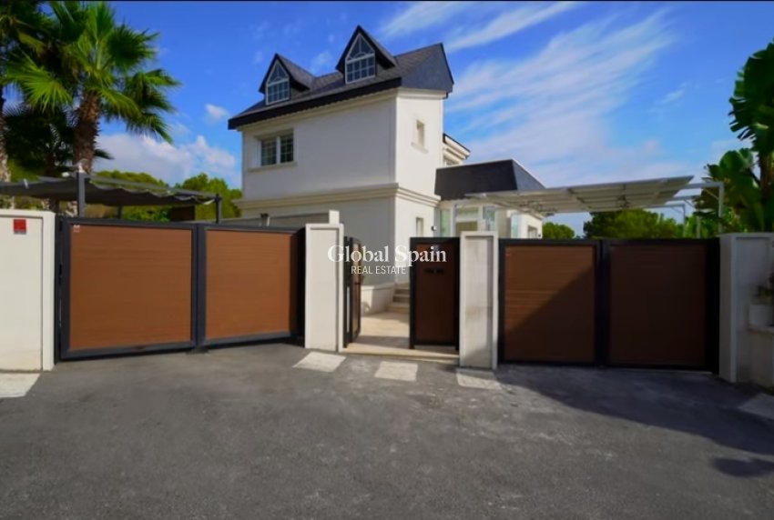 Resale - VILLA -
POLOP - Costa Blanca