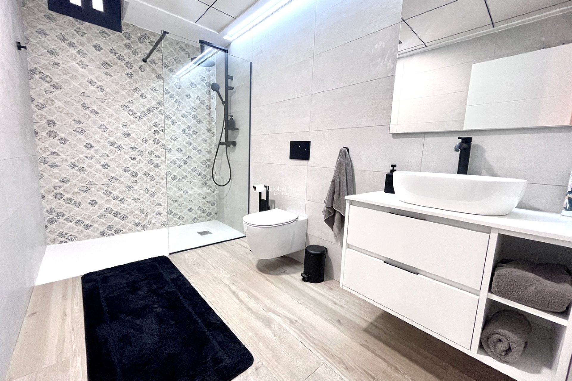 Resale - VILLA -
PUNTA PRIMA - Costa Blanca