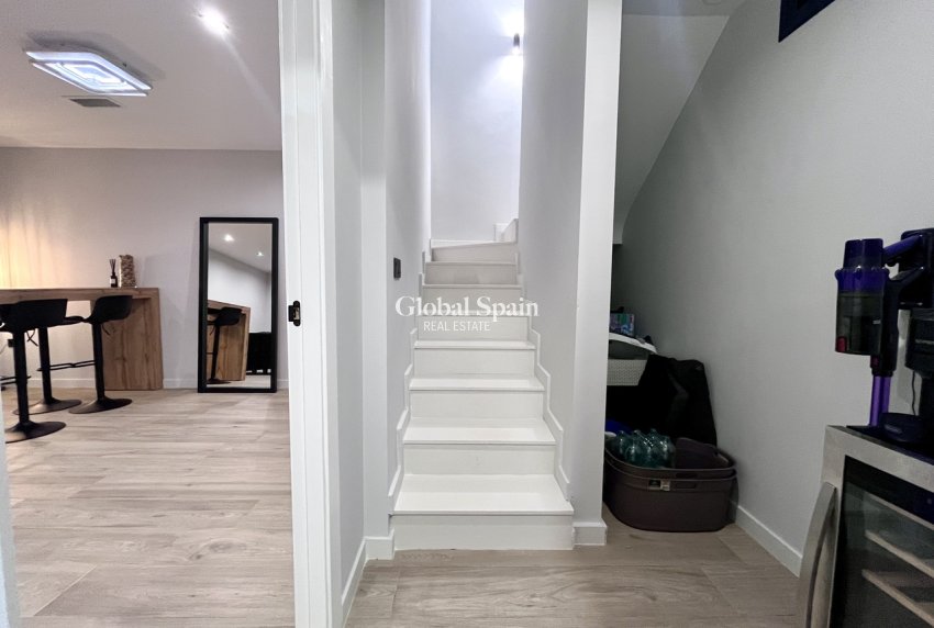 Resale - VILLA -
PUNTA PRIMA - Costa Blanca