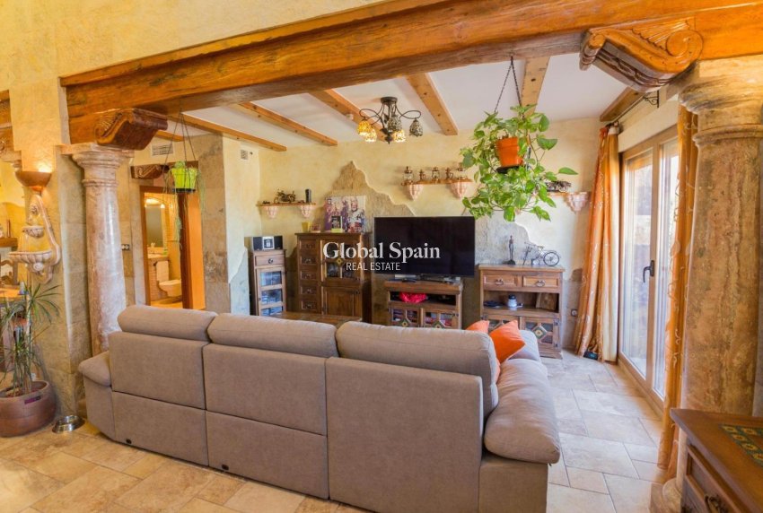 Resale - VILLA -
REDOVÁN - Comunidad Valenciana