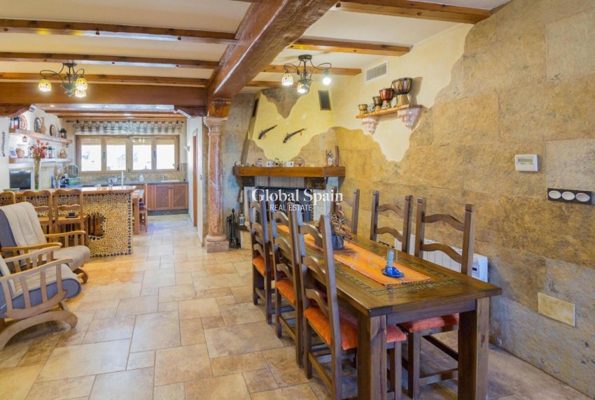 Resale - VILLA -
REDOVÁN - Comunidad Valenciana