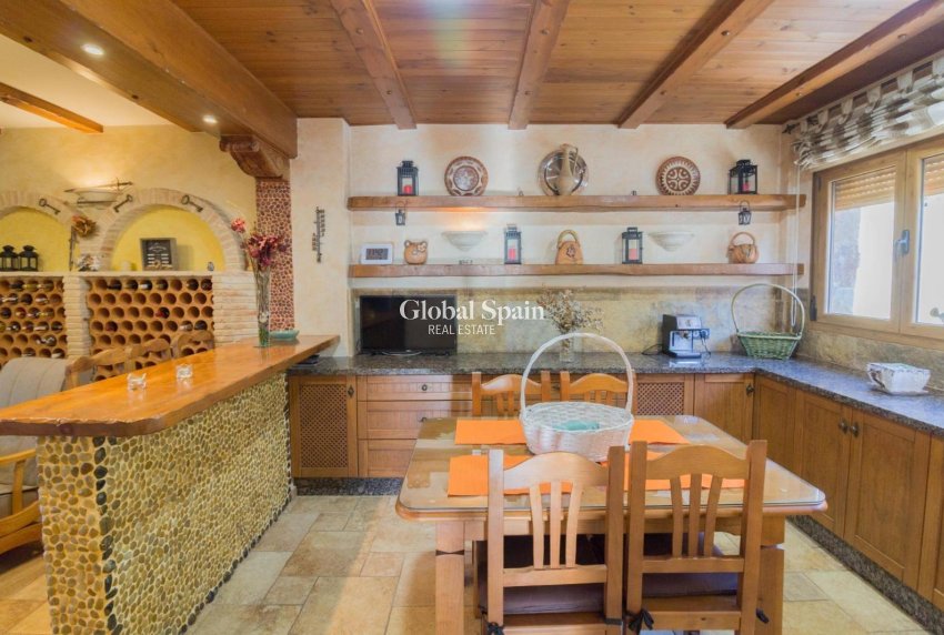 Resale - VILLA -
REDOVÁN - Comunidad Valenciana