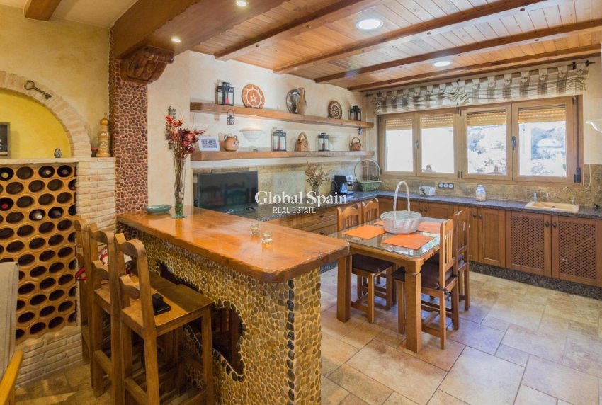 Resale - VILLA -
REDOVÁN - Comunidad Valenciana