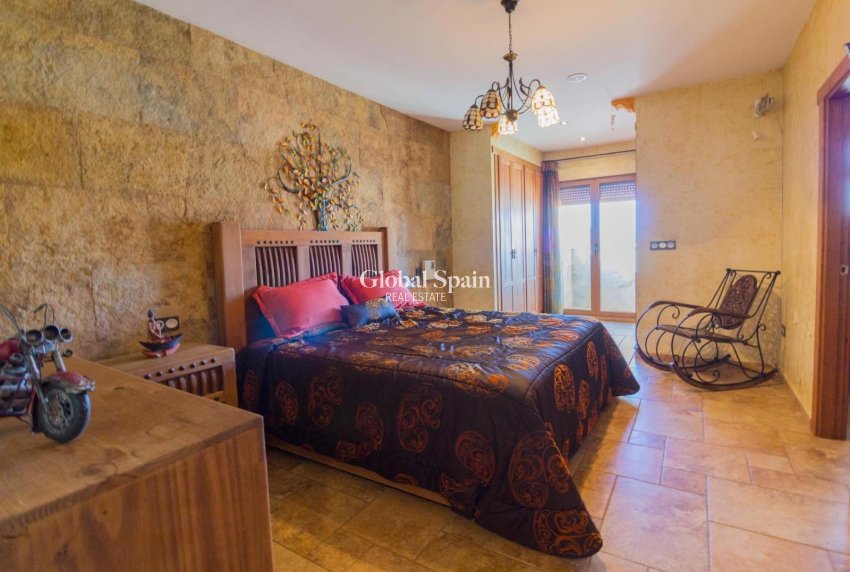 Resale - VILLA -
REDOVÁN - Comunidad Valenciana