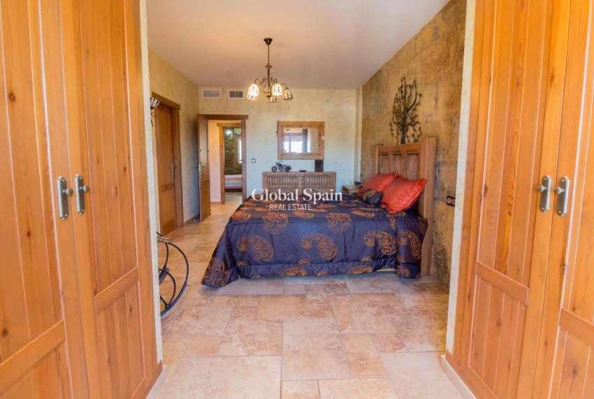 Resale - VILLA -
REDOVÁN - Comunidad Valenciana