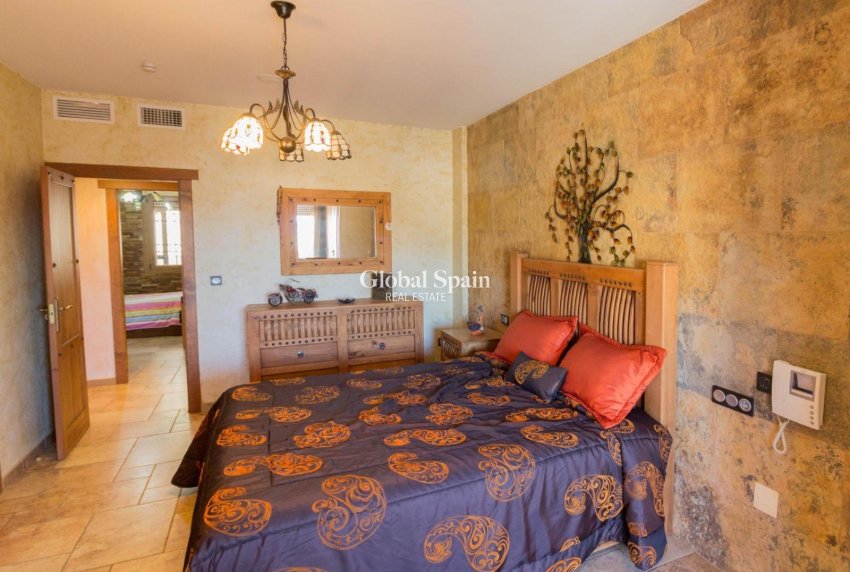 Resale - VILLA -
REDOVÁN - Comunidad Valenciana