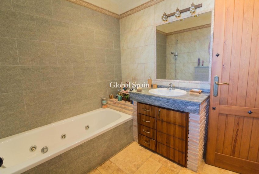 Resale - VILLA -
REDOVÁN - Comunidad Valenciana