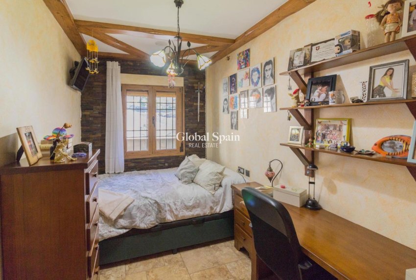 Resale - VILLA -
REDOVÁN - Comunidad Valenciana