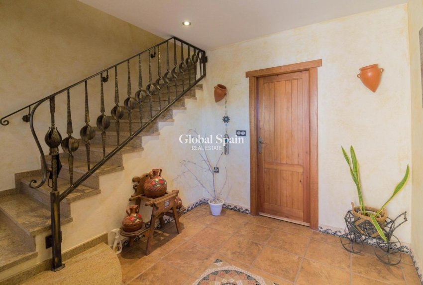 Resale - VILLA -
REDOVÁN - Comunidad Valenciana