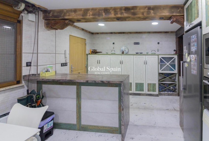 Resale - VILLA -
REDOVÁN - Comunidad Valenciana