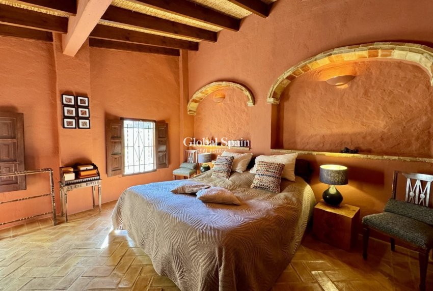 Resale - VILLA -
RELLEU - Inland