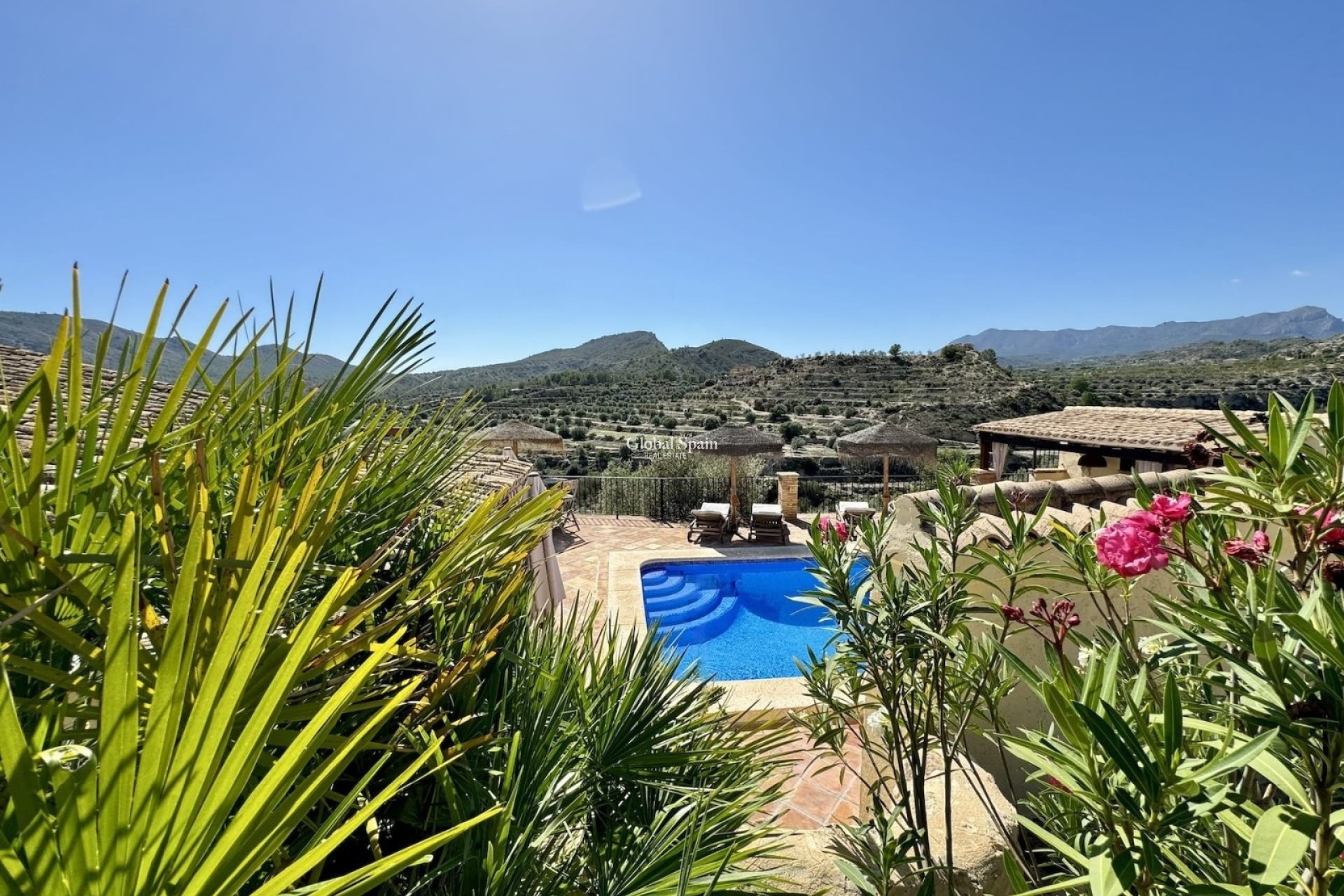 Resale - VILLA -
RELLEU - Inland
