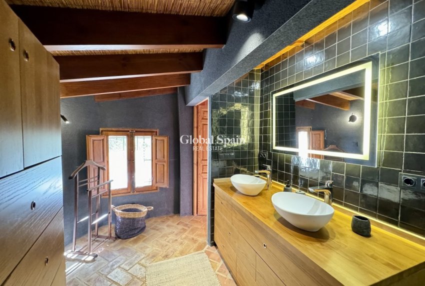Resale - VILLA -
RELLEU - Inland