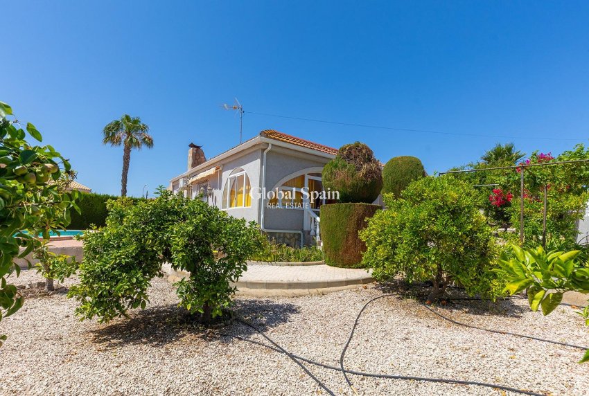 Resale - VILLA -
ROJALES - Centro de la Ciudad Quesada