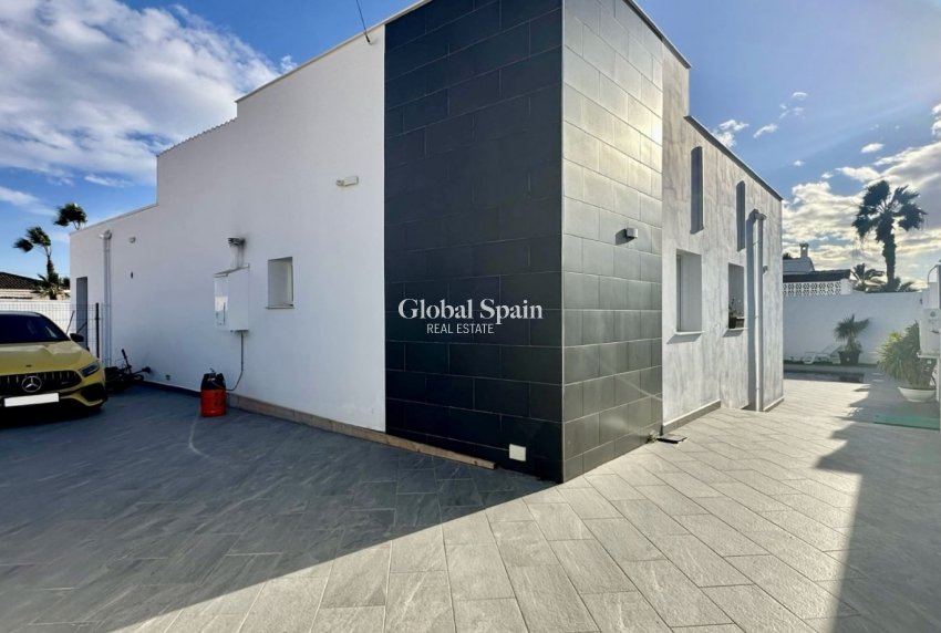 Resale - VILLA -
ROJALES - Ciudad Quesada