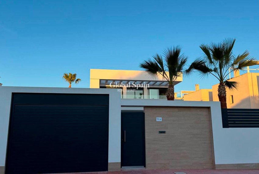Resale - VILLA -
ROJALES - Ciudad Quesada