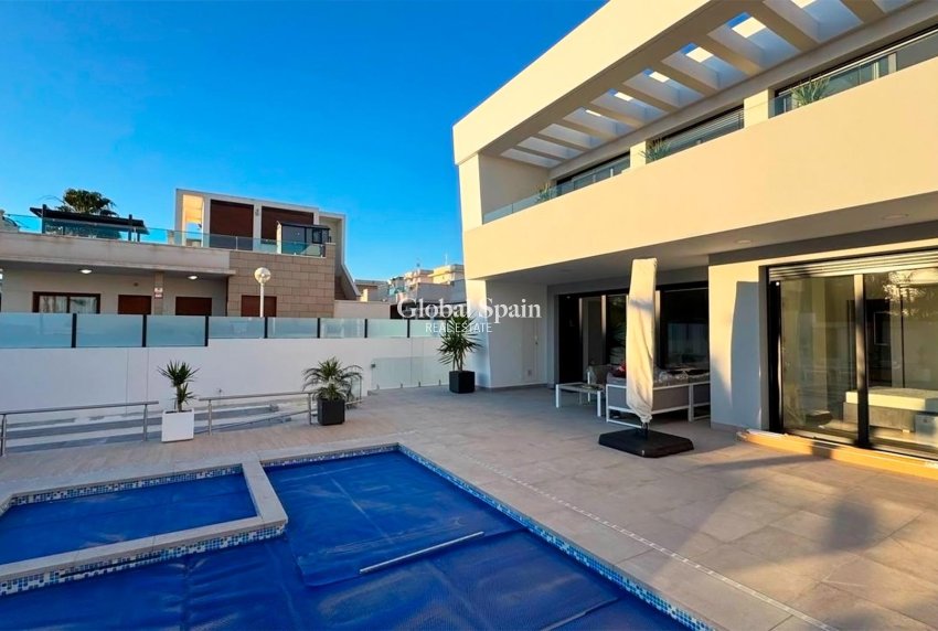 Resale - VILLA -
ROJALES - Ciudad Quesada