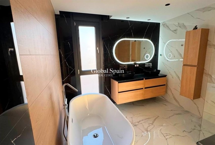 Resale - VILLA -
ROJALES - Ciudad Quesada