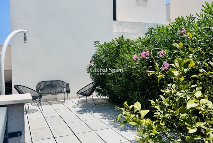 Resale - VILLA -
ROJALES - Costa Blanca