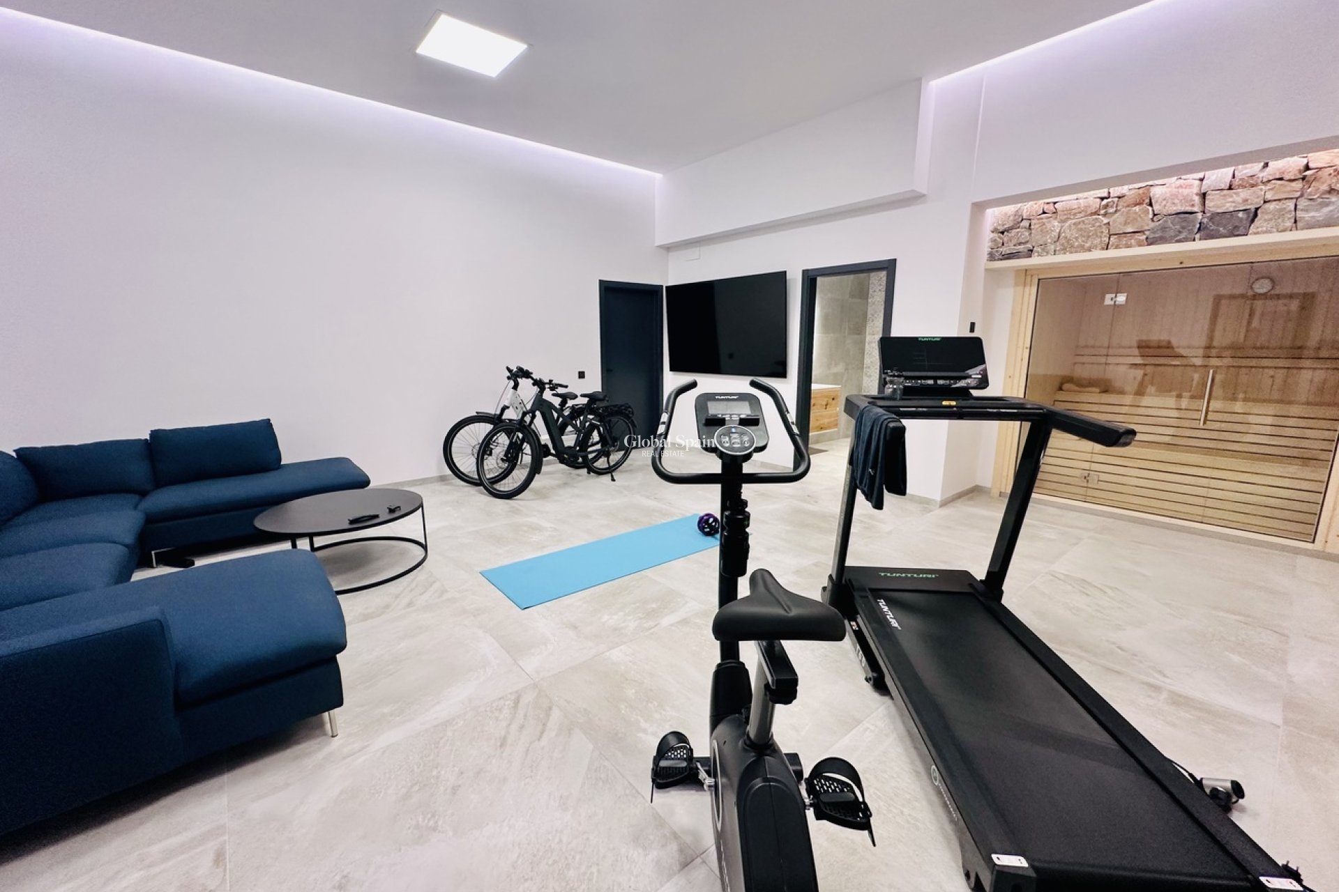 Resale - VILLA -
ROJALES - Costa Blanca