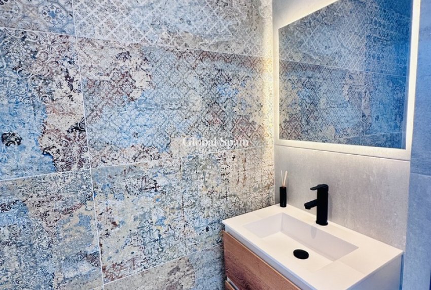 Resale - VILLA -
ROJALES - Costa Blanca