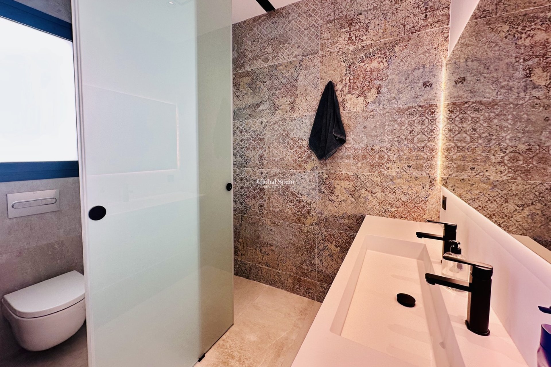 Resale - VILLA -
ROJALES - Costa Blanca