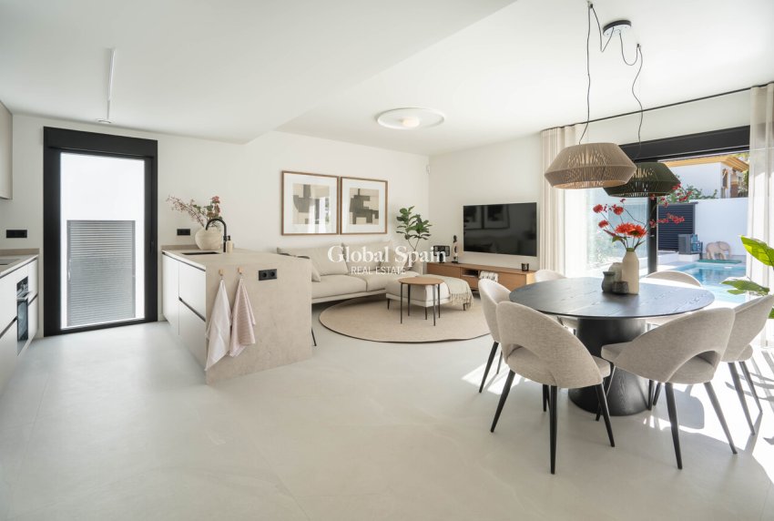 Resale - VILLA -
ROJALES - Costa Blanca