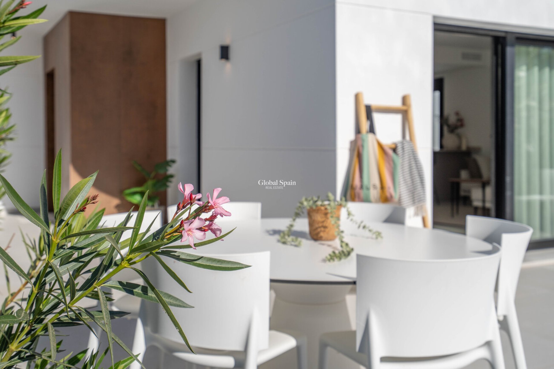 Resale - VILLA -
ROJALES - Costa Blanca