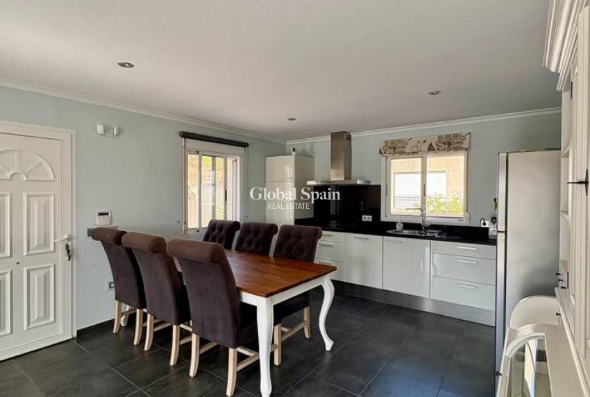 Resale - VILLA -
ROJALES - Costa Blanca