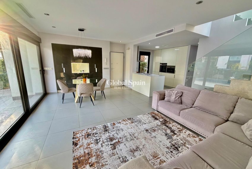 Resale - VILLA -
ROJALES - Cuidad Quesada