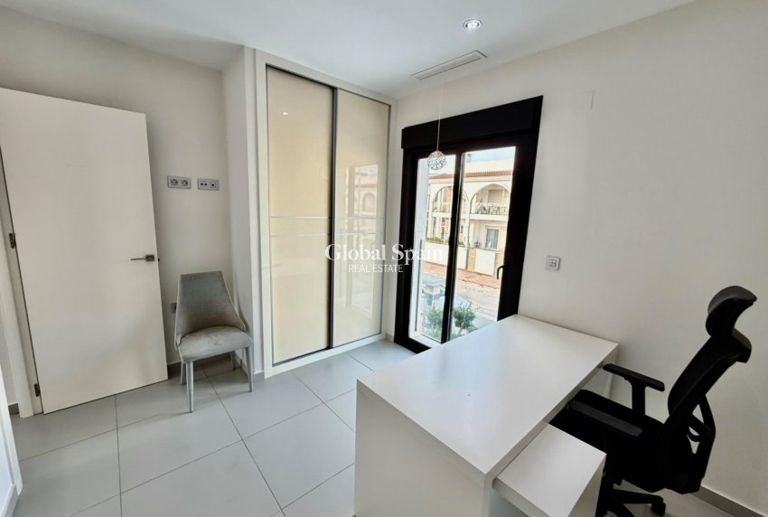 Resale - VILLA -
ROJALES - Cuidad Quesada