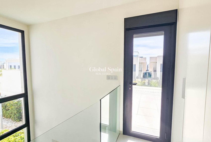 Resale - VILLA -
ROJALES - Cuidad Quesada