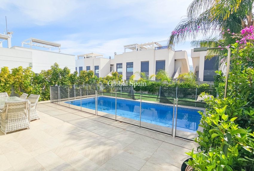 Resale - VILLA -
ROJALES - Cuidad Quesada