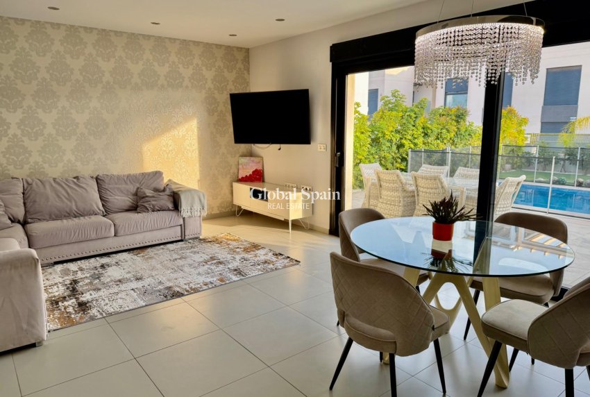 Resale - VILLA -
ROJALES - Cuidad Quesada