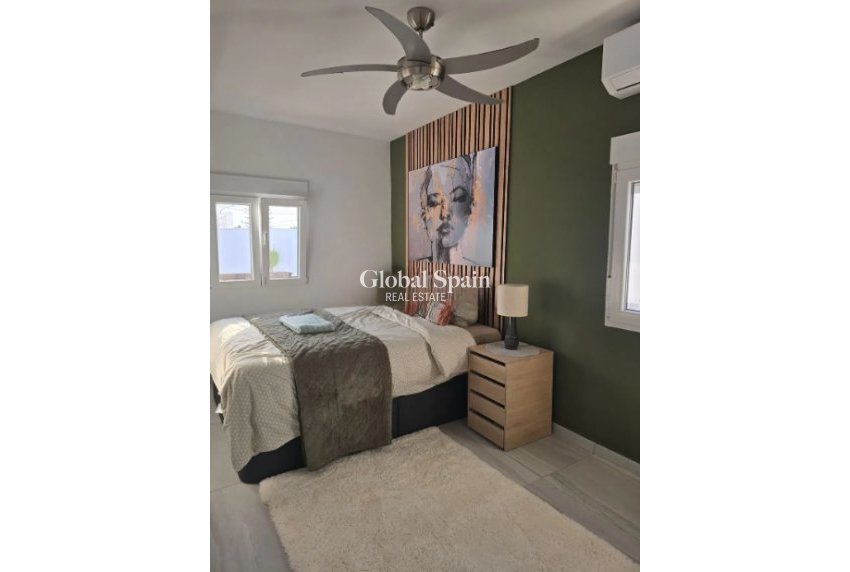 Resale - VILLA -
ROJALES - Inland