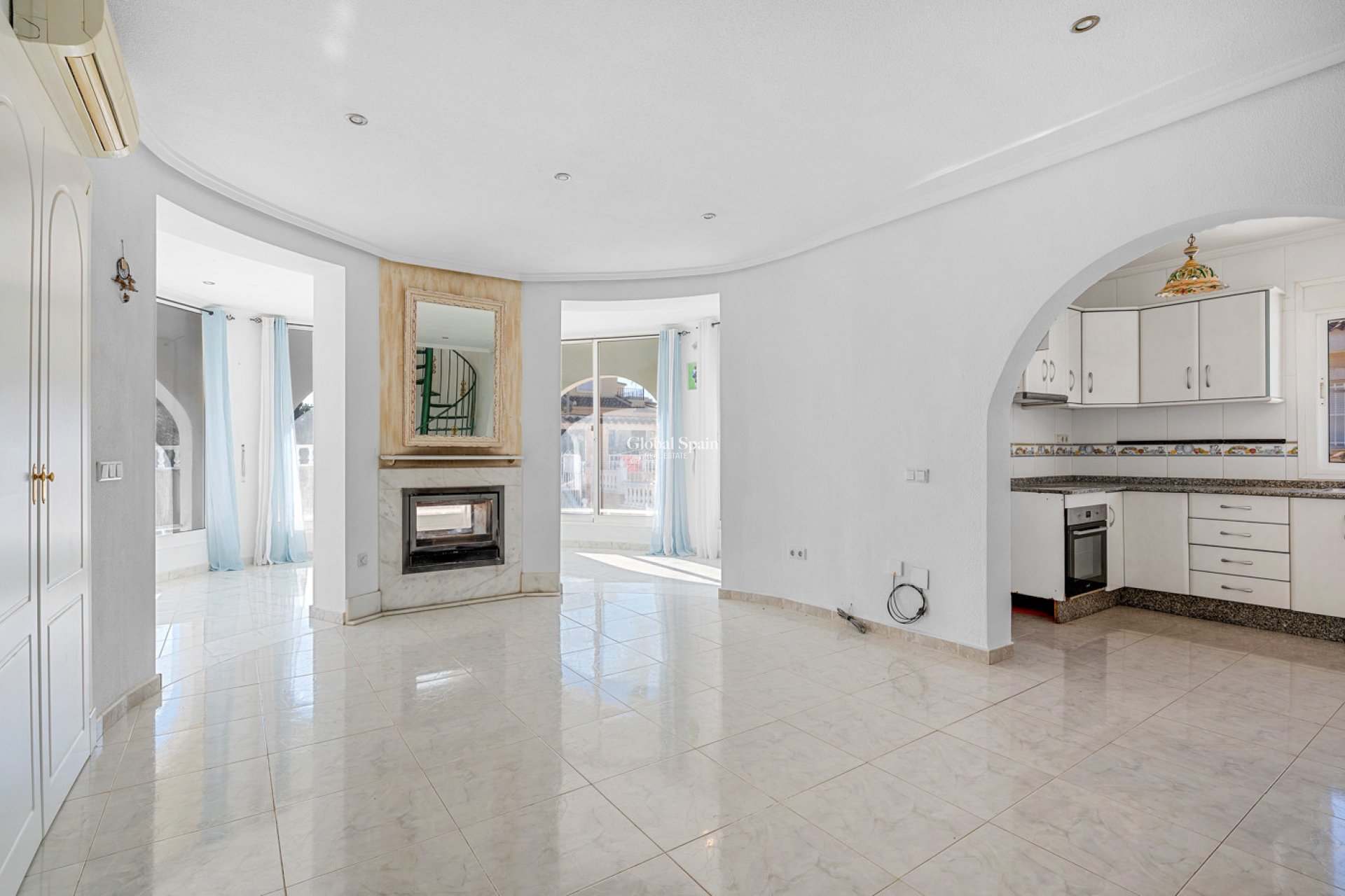 Resale - VILLA -
ROJALES - Inland