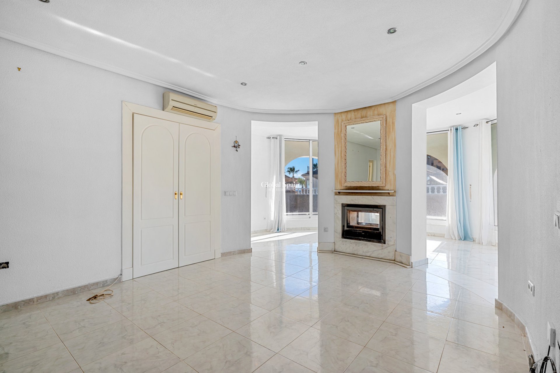 Resale - VILLA -
ROJALES - Inland