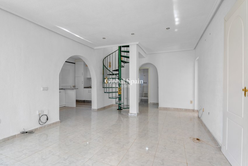 Resale - VILLA -
ROJALES - Inland