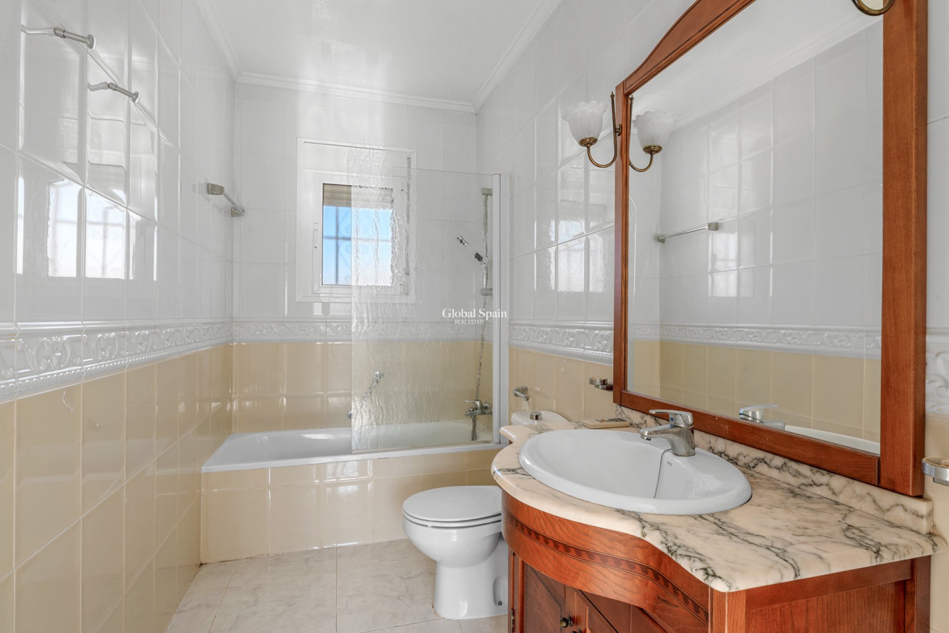 Resale - VILLA -
ROJALES - Inland