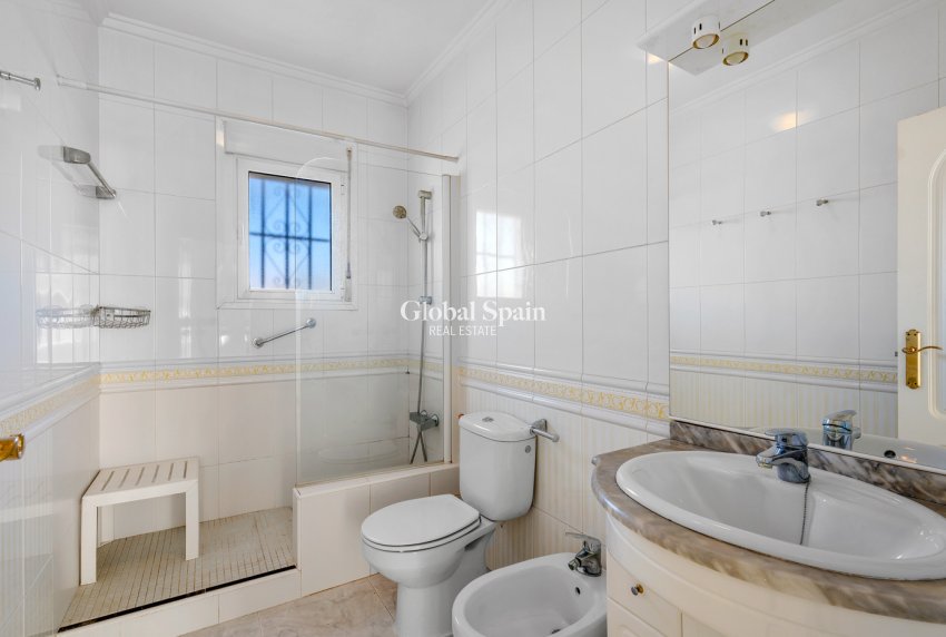 Resale - VILLA -
ROJALES - Inland