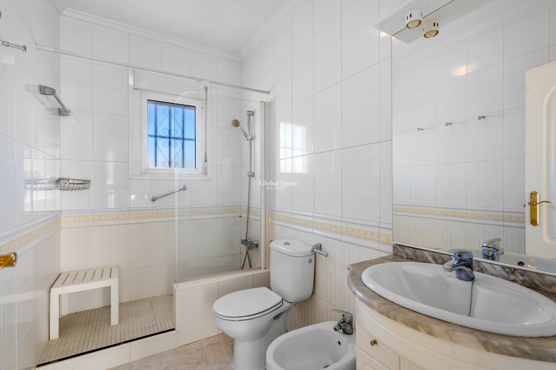 Resale - VILLA -
ROJALES - Inland