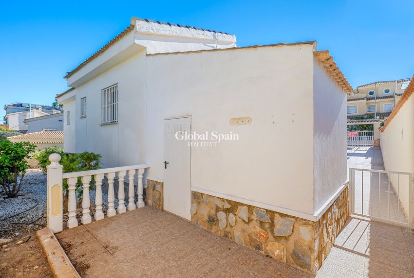 Resale - VILLA -
ROJALES - Inland